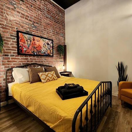 Loft Style Industriel-Centre-Ville+Parking Gratuit Квебек Стая снимка