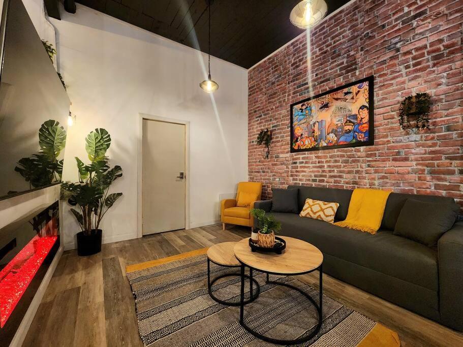 Loft Style Industriel-Centre-Ville+Parking Gratuit Квебек Стая снимка