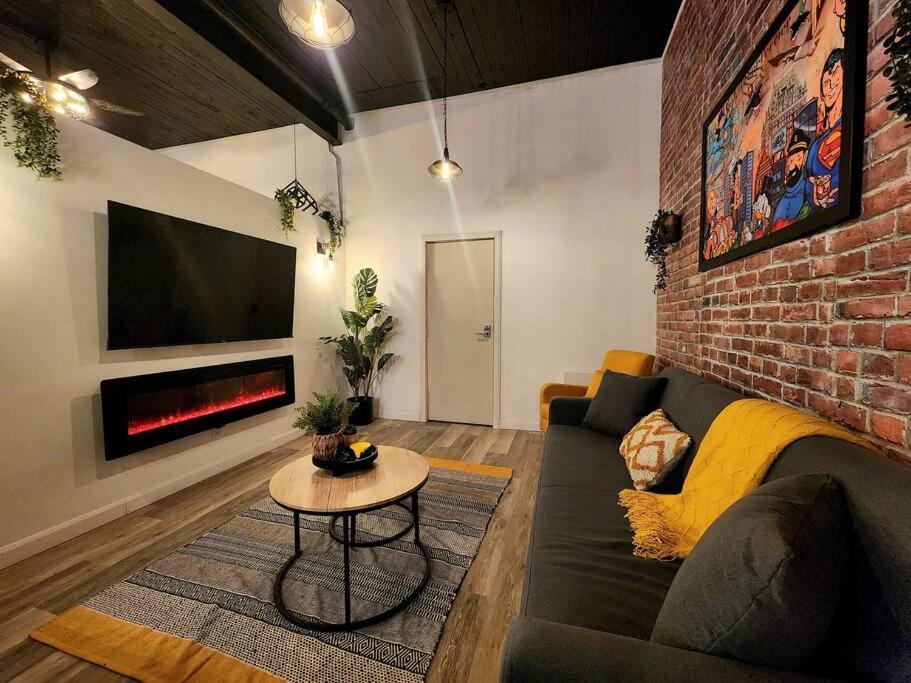 Loft Style Industriel-Centre-Ville+Parking Gratuit Квебек Стая снимка